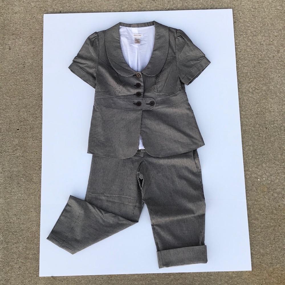 Size 10 Monroe & Lane Capri Pant Set